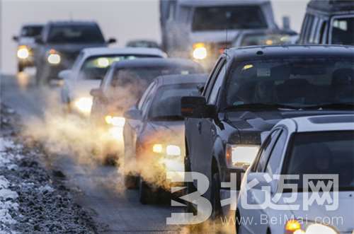 汽車冒藍色尾氣是怎么回事